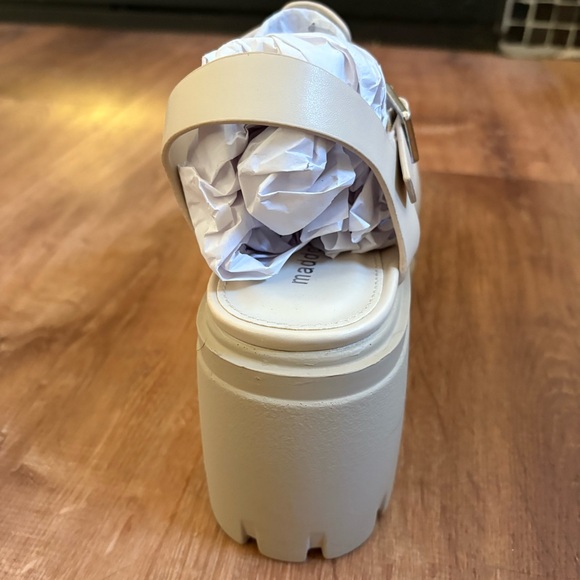 NIB Madden Girl Galaxy Off White size 9M popular 3 inch platform shoe new in box - Picture 8 of 15